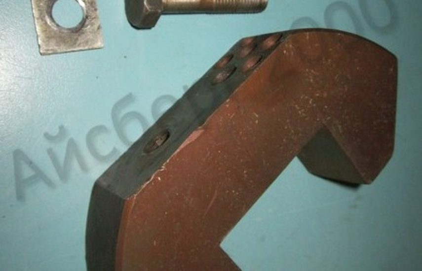 Противовес с болтами и замком (ФУУ25БС1-07-03; ФУУ25БС1-07-04; ФУУ25БС1-07-09)