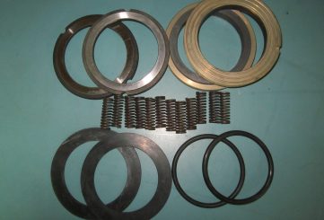 ЗИП к сальнику (2 стальных, 2 графитовых, 4 резиновых кольца и 12 пружин)