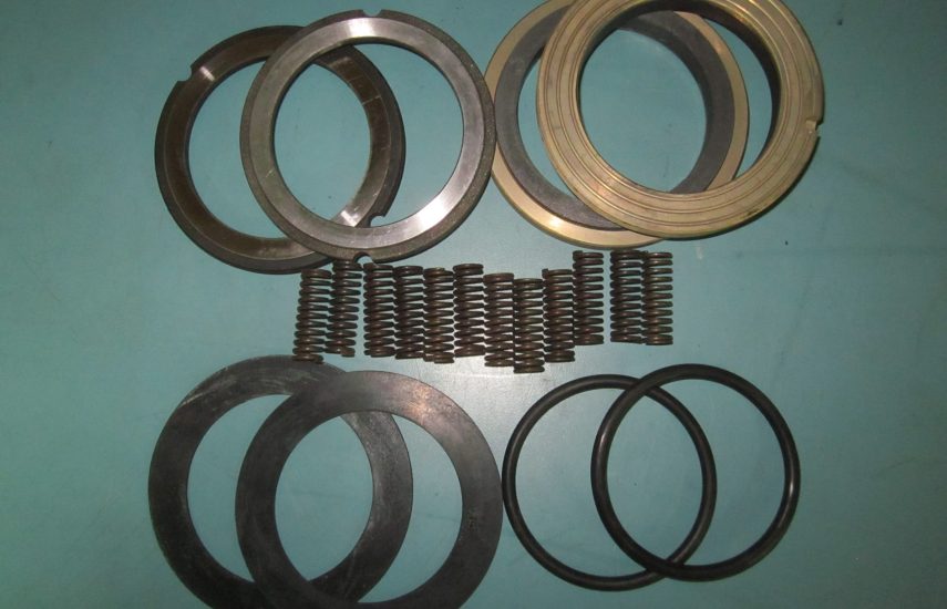 ЗИП к сальнику (2 стальных, 2 графитовых, 4 резиновых кольца и 12 пружин)